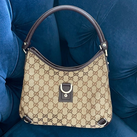 Gucci Handbags - GUCCI ♥️ Small Vintage Handbag in Brown 🌹